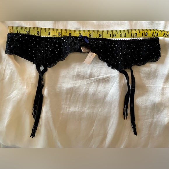 Victoria’s Secret Garter belt color: navy with stones size: M/L new w/o tags - Picture 2 of 4